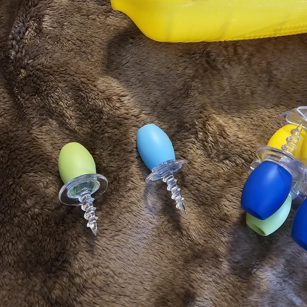Yellow Corn-Shaped Plastic Container With 16 Silicone Corn Pics / Cob Holders